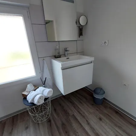 Les Loges De Véro - Duplex - Entièrement Climatisé - Rénové En 2024 - Classé 3 étoiles - Parking Privé - Garage Vélos Et Motos - 1 Et 1 Canapé Convertible - à 5 Min Du Centre De Verdun - Boulangerie Et Petite Restauration à Proximité